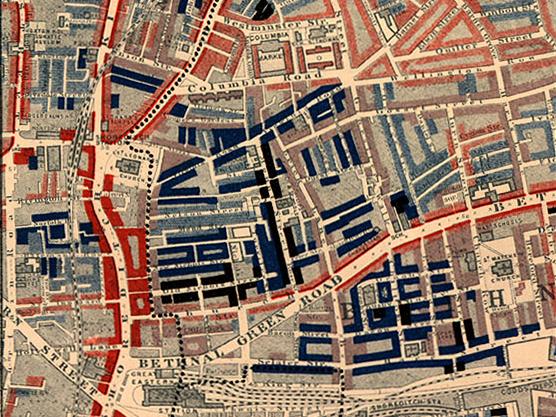 Ausschnitt einer Londoner "poverty map" (1889) von Charles Booth. Rote Gebiete werden der middle class zugeordnet, dunkle Straßen bedeuten Armut.