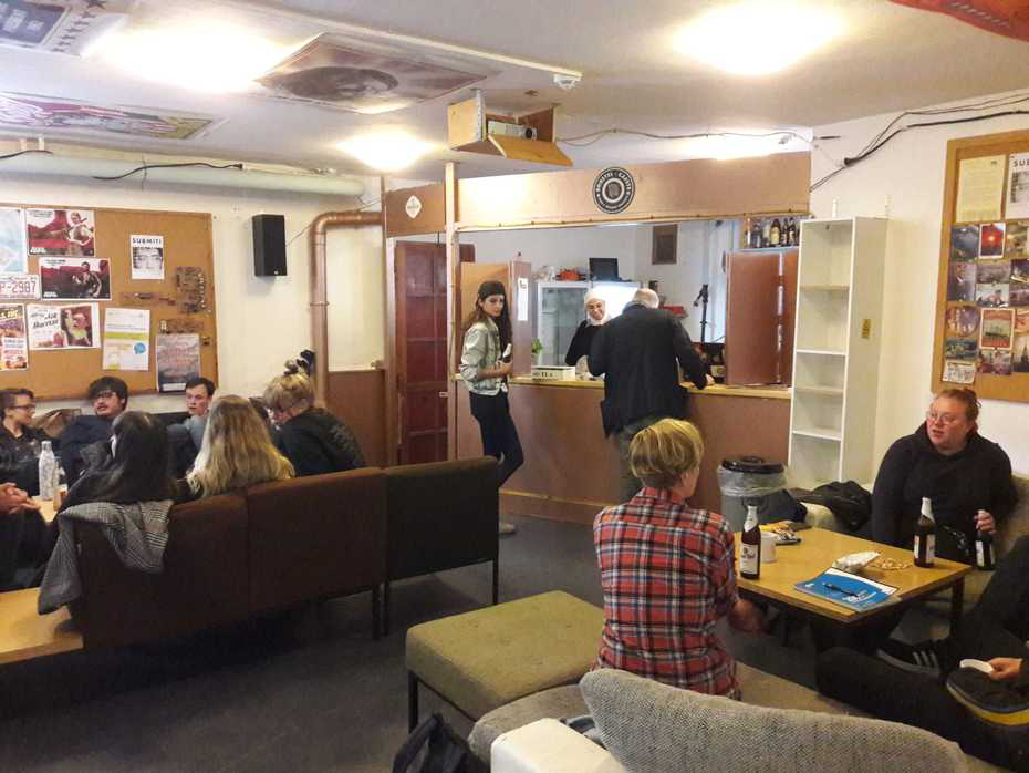 The "Caféte", the student café in the cellar of the institute.