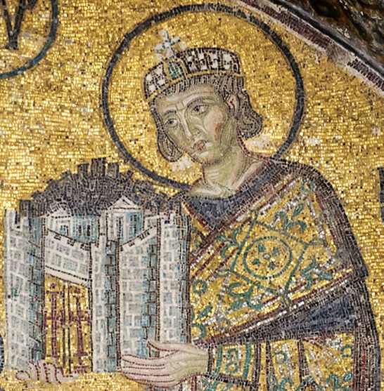 Kaiser Konstantin überreicht ein Modell Konstantinopels. Mosaik aus dem 11. Jahrhundert