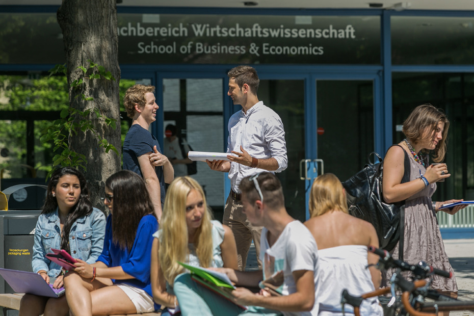 Studierende am Fachbereich Wirtschaftswissenschaft