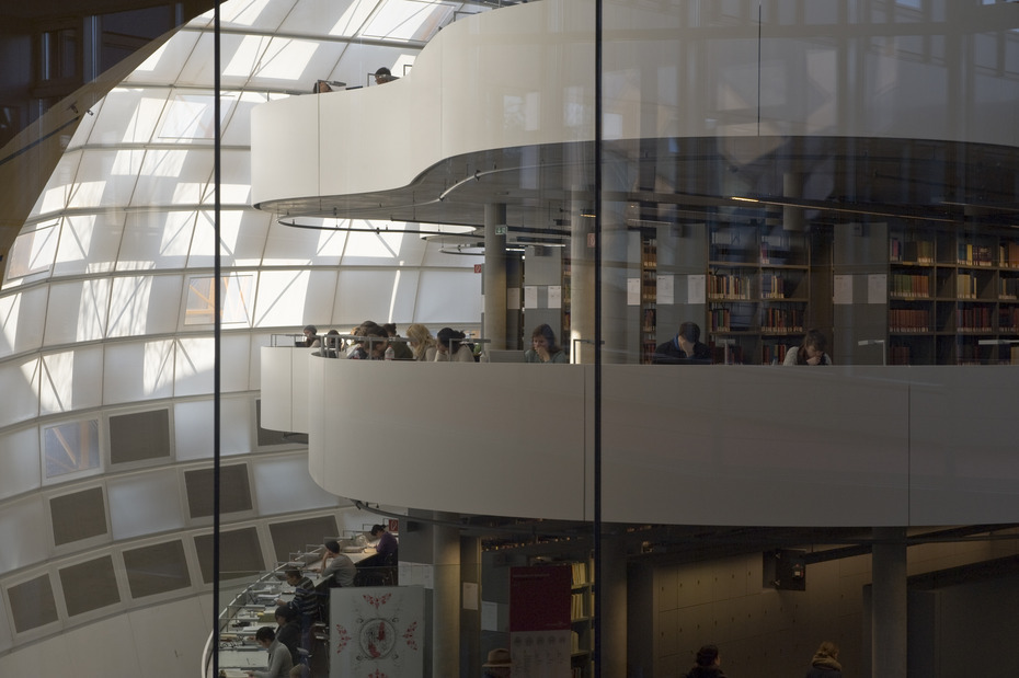 Studierende in der Philologischen Bibliothek
Quelle: Bernd Wannenmacher