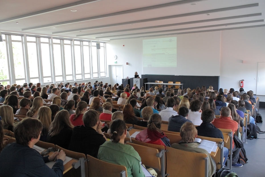 Studierende in einer Vorlesung
Quelle: ZE Allgemeine Studienberatung