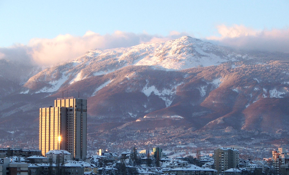 Sofia (Bulgarien) mit Witoscha-Gebirge im Hintergrund