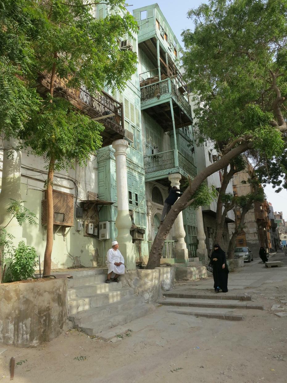 Eine Straßenszene in der Altstadt von Jidda, Saudi-Arabien