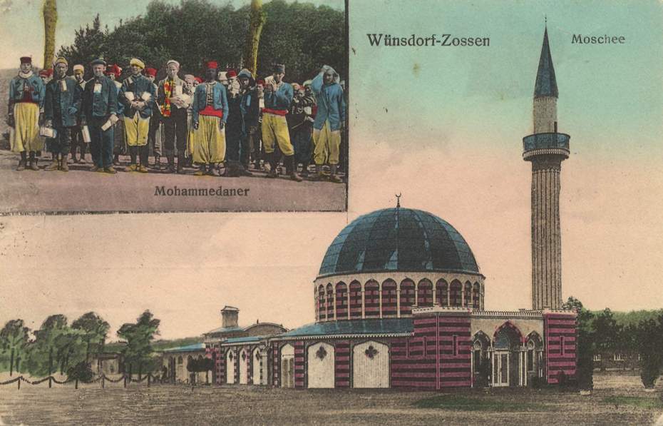 Eine Ansichtskarte aus dem Jahr 1916 von Wilhelm Puder zeigt das sogenannte “Halbmondlager”, ein Lager für muslimische Kriegsgefangene in Wünsdorf bei Zossen, Brandenburg