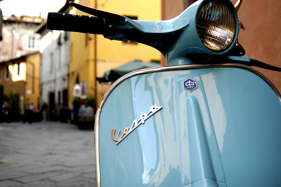 Vespa in Lucca (Toskana)