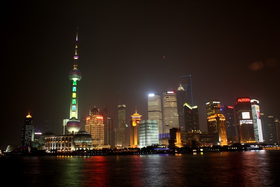 Skyline von Shanghai bei Nacht