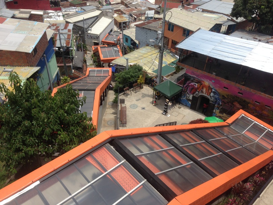 Rolltreppen in der Comuna 13 in Medellín, Kolumbien
