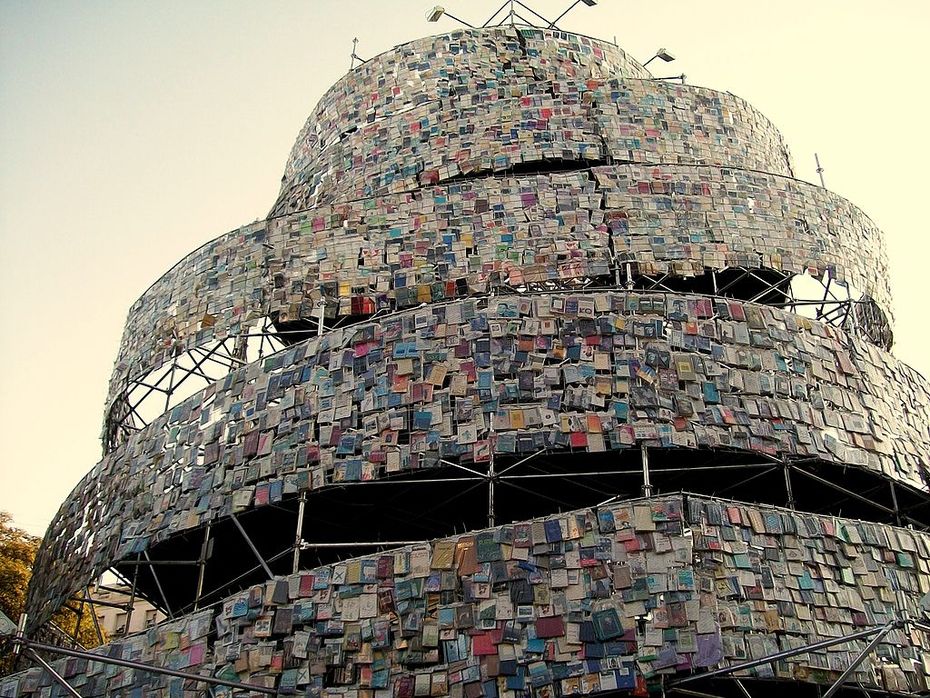 Arbeit von Marta Minujin im Rahmen der Wahl von Buenos Aires als Welthauptstadt des Buches von der UNESCO im Jahr 2011