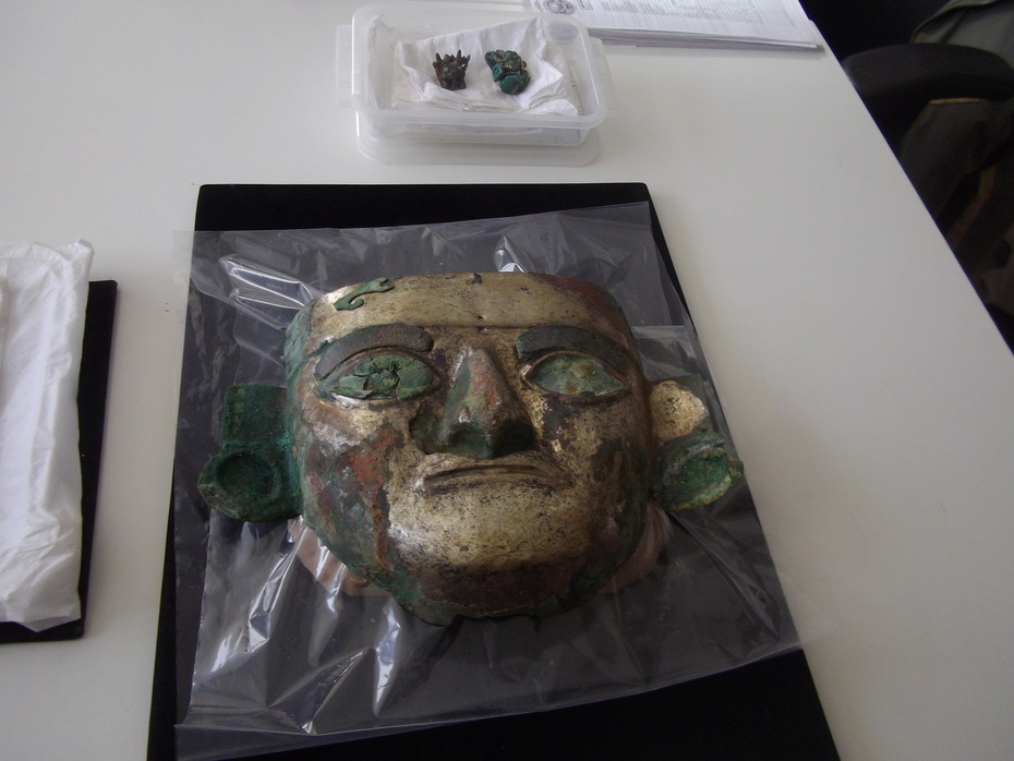 Restauración de una máscara Moche