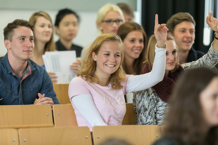 Studierende M&M Master während einer Vorlesung