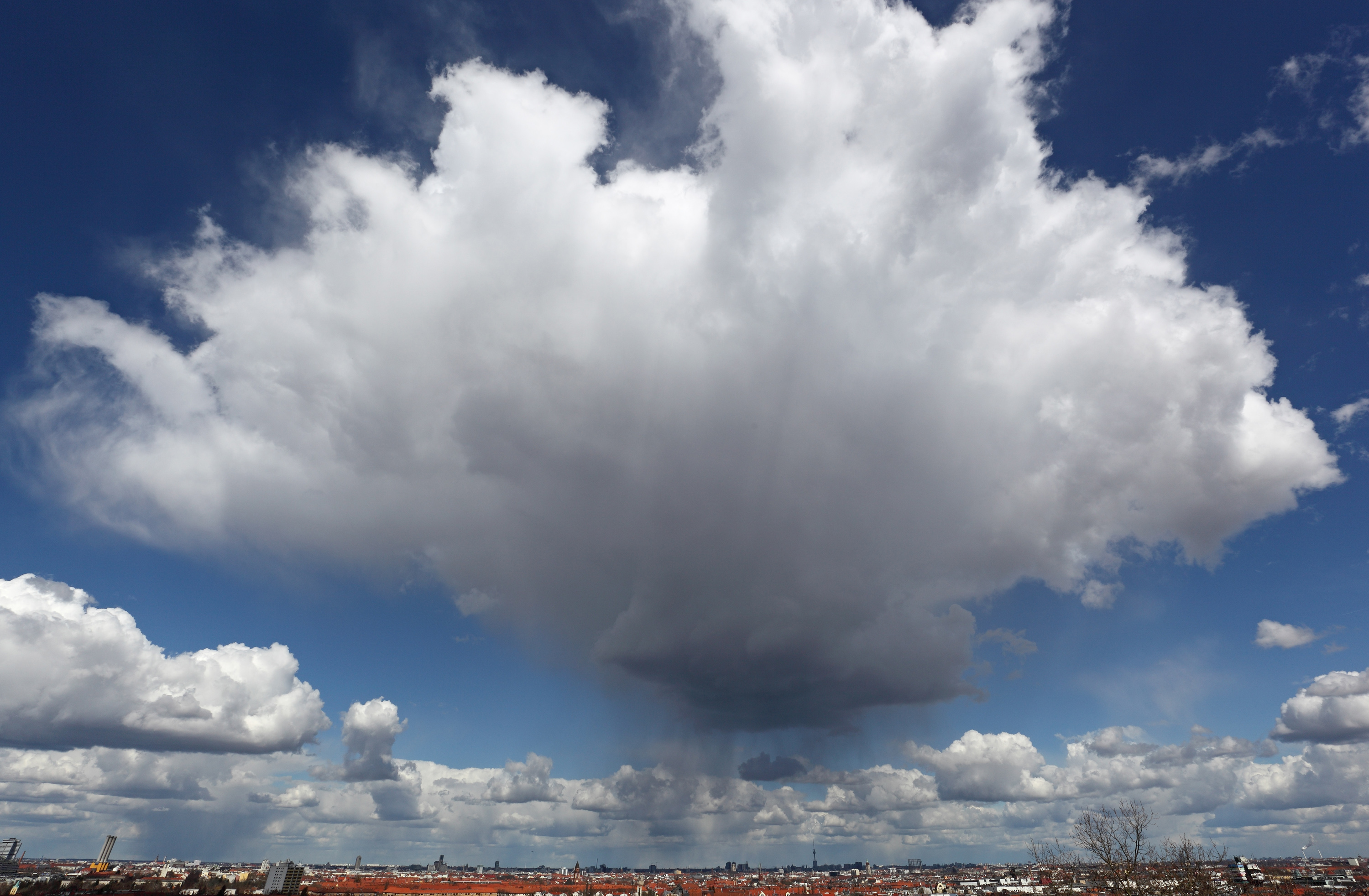 Leichter Regenschauer über Berlin