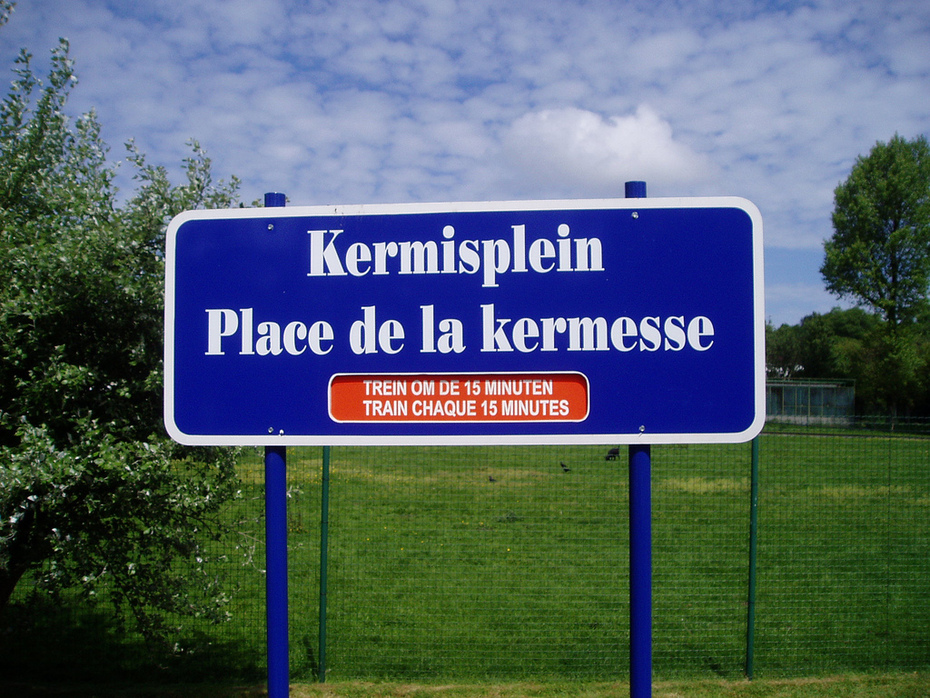 Zweisprachiges Straßenschild