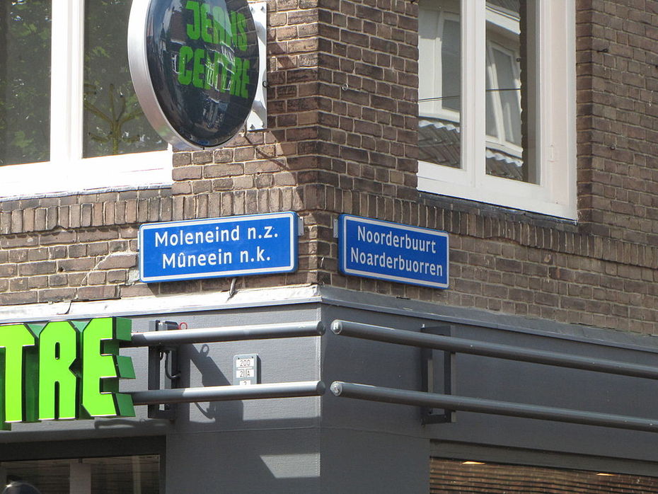 Zweisprachige Straßenschilder in Friesland