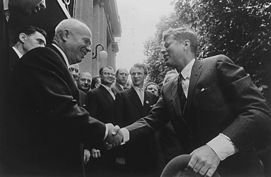 Nikita Chruschtschow (UdSSR) und John F. Kennedy (USA) beim Gipfeltreffen in Wien 1961