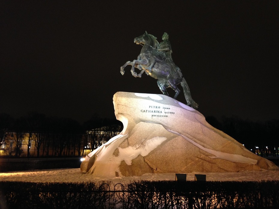Der ehrne Reiter wurde 1782 errichtet und steht auf dem Senatsplatz in St. Petersburg.
Quelle: Anastasia Bamesberger