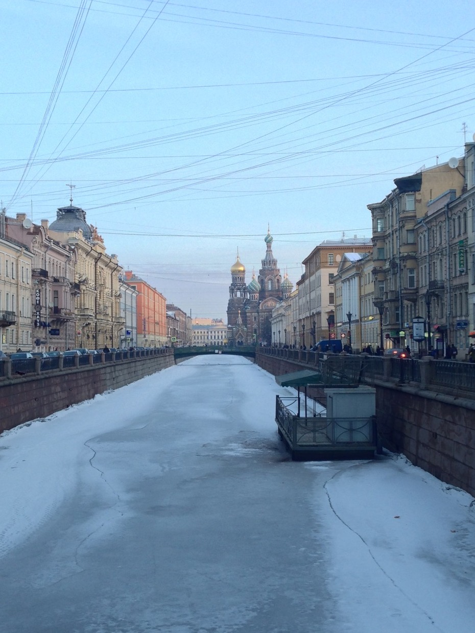 Das Venedig des Nordens - Blick auf einen zugefrorenen Kanal in St. Petersburg
Quelle: Anastasia Bamesberger