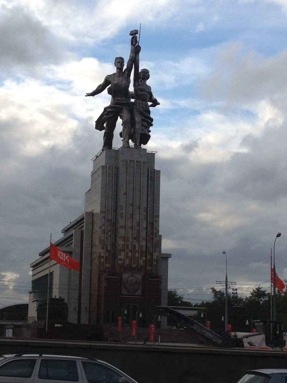 Russlands Freiheitsstatue? Die Statue des "Arbeiters mit Kolchosenbäuerin".
Quelle: Philip Eberle