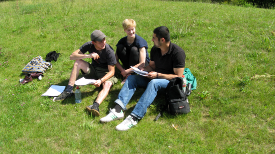 Work group on the campus lawn
Source: A. Stumptner