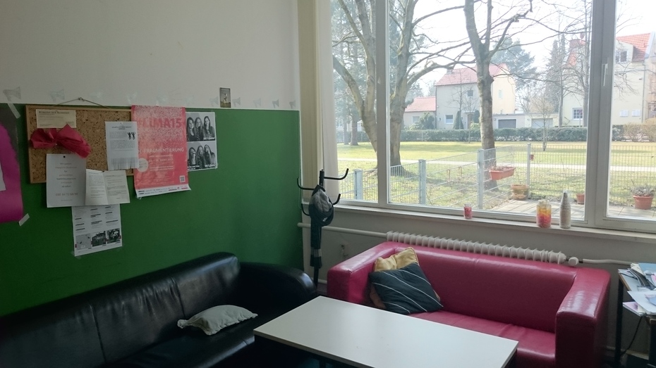 Das Café Tricky ist ein gemütlicher Raum direkt neben dem Foyer der Garystr. 55.