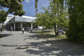 Außenansicht der Rost- und Silberlaube, in der sich die Außenstelle des Hochschulteams der Agentur für Arbeit Berlin Süd in der Freien Universität Berlin befindet
Quelle: Bernd Wannenmacher